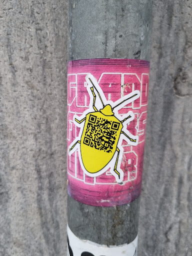 Street sticker <a class="a-tag" href="https://www.instagram.com/daifunka_artist/">https://www.instagram.com/daifunka_artist/</a>