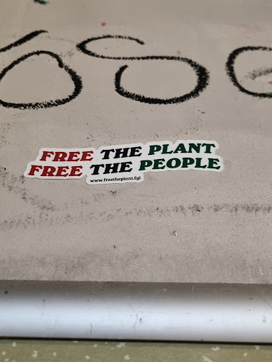 Street sticker Amsterdam FREE THE PLANT FREE THE PEOPLE www.freetheplant.fyi