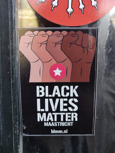 Street sticker BLACK LIVES MATTER MAASTRICHT blmm.nl