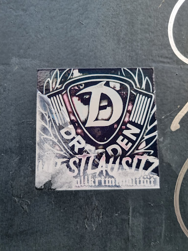 Street sticker D ORD DEN S allkrimunatiffit 4DSAVTIS