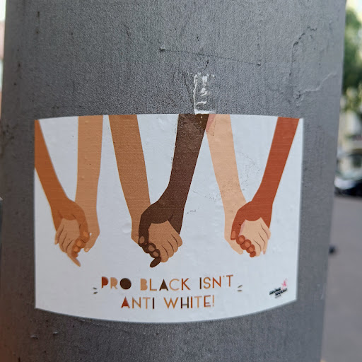 Street sticker Berlin PRO BLACK ISN'T ANTI WHITE! - JUGEND RESSON