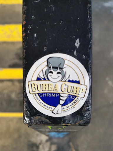 Street sticker Berlin BUBBA GUMP RESTAURANT SHRIMP CO The &amp; MARKET TM &amp; . 2010 Par. Pic