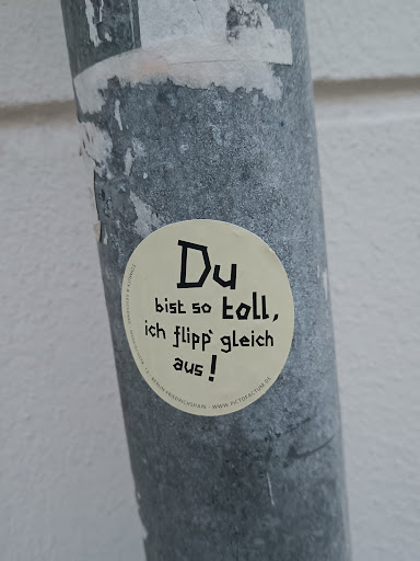 Street sticker Du &amp; bist tall, GESCHENKE WOHLISCHSTR ich 2 BERLIN-FRIEDRICHSHAIN flipp aus ! SO ! www. gleich .PICTOFACTUM DE