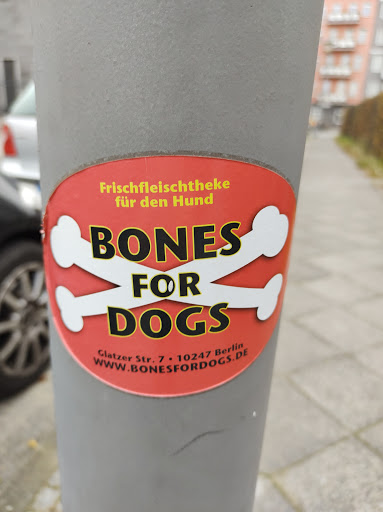 Street sticker Berlin Frischfleischtheke f?r den Hund BONES FOR DOGS Glatzer Str.7. 10247 Berlin www.BONESFORDOGS.DE