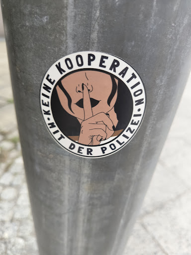 Street sticker LIH-KEINE DER TOOPERATION POLIZEI