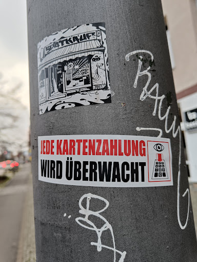 Street sticker Berlin SPATKAUF&reg; RIP ITZZ NORD 2022 GOR 2022 2022 2017M JEDE KARTENZAHLUNG WIRD &Uuml;BERWACHT 23 4 5 6 8 9 0