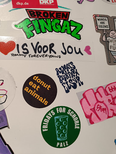 Street sticker Berlin DKP dkp.de Deutsche Kommunistische Partei BROKEN FINGAZ WORDS ARE VIOLENCE WO IS VOOR Jou A FU TOMMY FOREVERYOUNG ALWAYS donut BEENTRIX eat animals ELSUR FRIDAYS FOR SCHORLE PALZ