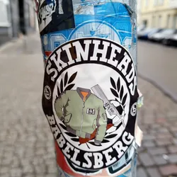 A round sticker with the text "Skinheads Babelsberg" in a circle. Inside the circle there is an illustration of a bomber jacket and a football.