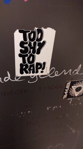 Street sticker Berlin TOD SHY TO de RAP! Reselend moin moin