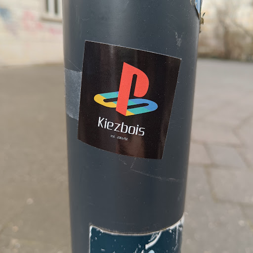 Street sticker Berlin P Kiezbois est. 2001/02