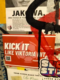 Street sticker Red and white sticker with a soccer ball and the text "Kick it like Viktoria!". It includes a QR code and the Instagram handle @spoke. The sticker promotes women's football.