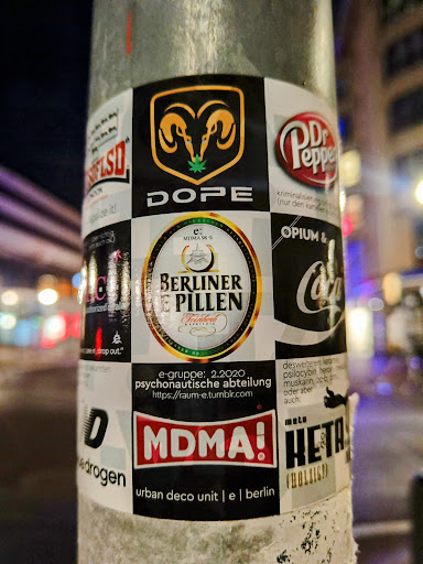 Street sticker Berlin ~ - &amp; и M A - M M Pedre FLSD NOW kriminalisierung DOPE (nur den kart galze it! DEY MDMA e: 98 a OPIUM &amp; weach ber nichtig. ok.) BERLINER LC outzorized deale E PILLEN Feinherb Coca FREE ASPRITZIO SNEE one d.prop out.&quot; RE to berannten desweiteren: ketame De e-gruppe: 2.2020 a psilocybin, heron - psychonautische abteilung muskarin, 2c-b ame <a class="a-tag" href="https://raum-e.tumblr.com">https://raum-e.tumblr.com</a> oder aber auch: D mets MDMA! drogen НЕТА (HOLXIG!) urban deco unit e berlin