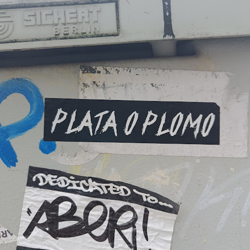 Street sticker SICHERT BERLIN ? PLATA O PLOMO DEDiCATED To... AR ABeR!