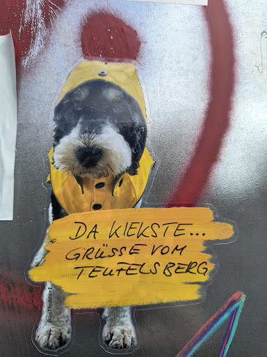 Street sticker Berlin DA KIEKSTE... GR&Uuml;SSE VOM TEUFELSBERG @zettessart