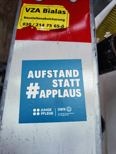 Street sticker Berlin VZA Bialas Baustellenabsicherung 030/214 75 65-0 AUFSTAND STATT JUNGE DBfK PFLEGE Deutscher Berufsverband f&uuml;r Pflegeberufe