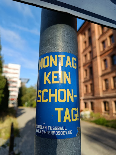 Street sticker MONTAG KEIN SCHON- TAG! SONDERN FUSSBALL WWW.SSV-TEMPD90EV.DE