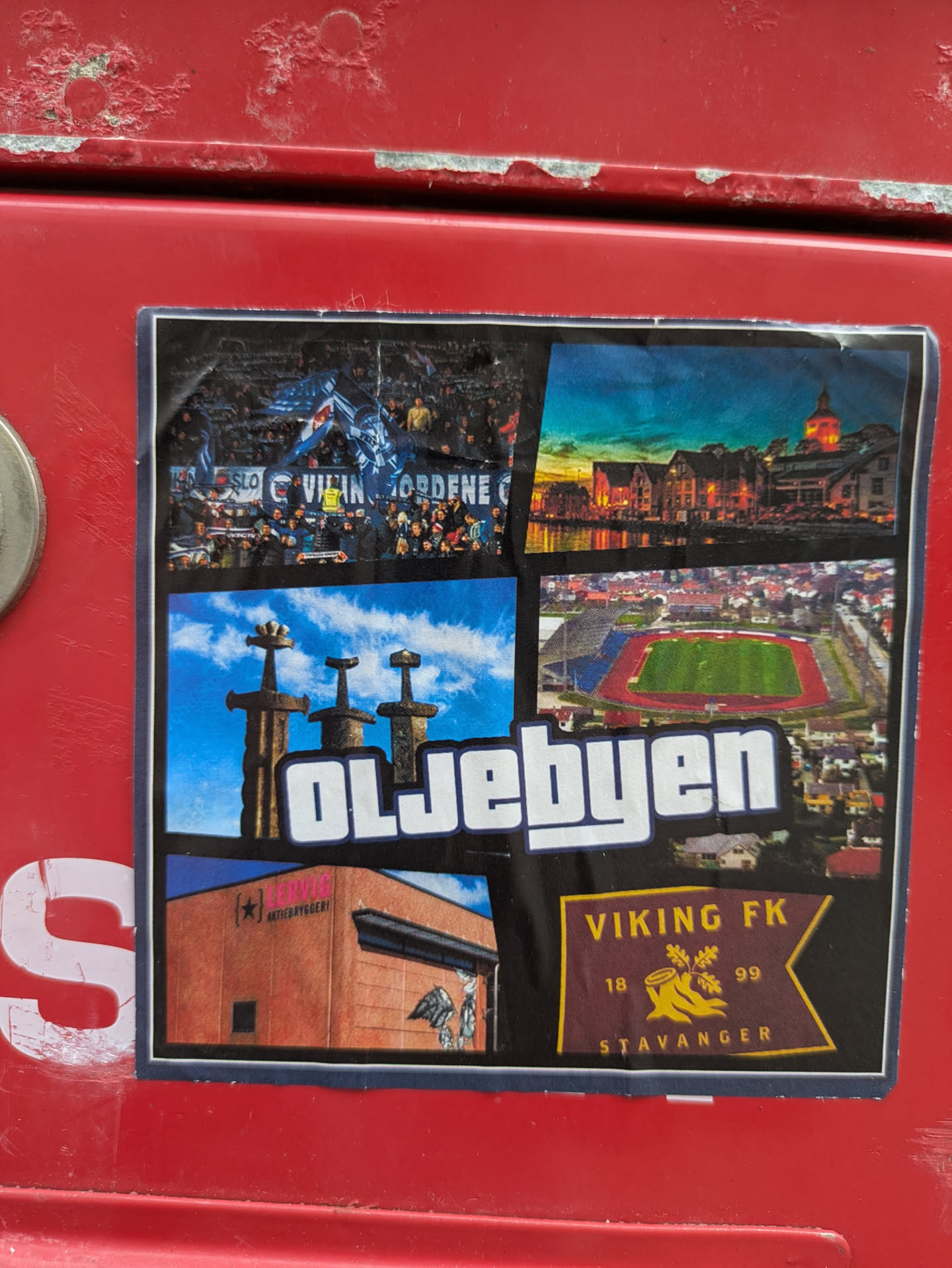 Street sticker The sticker is a multi-panel collage showcasing various aspects of Stavanger. It includes an image of football fans, likely supporters of Viking FK, followed by a scenic view of Stavanger's waterfront at dusk. Another panel features the 'Sverd i fjell' (Swords in Rock) monument, a historical landmark, and an aerial shot of a football stadium, presumably SR-Bank Arena. The collage also depicts the Lervig Aktiebryggeri building. Prominently displayed is the crest of Viking FK, the local football club, with its establishment year '1899' and 'STAVANGER'. The large, stylized text 'OLJEBYEN' (Oil City) overlays the central images, referring to Stavanger's key industry.