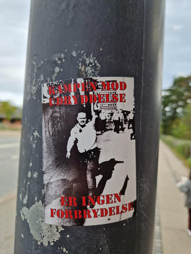 Street sticker Misc KAMPEN MOD CORYDDELSE ER INGEN FORBRYDELSE