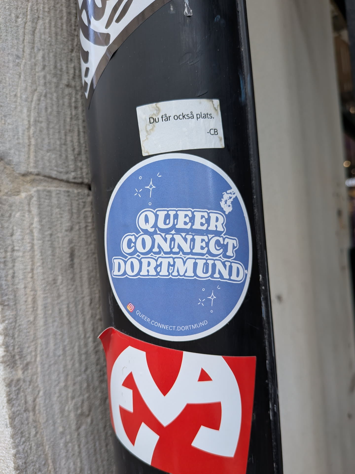 A round blue sticker featuring the text 'QUEER CONNECT DORTMUND' in a white, bubbly retro font. It is decorated with small white sparkle graphics and includes an Instagram handle at the bottom.