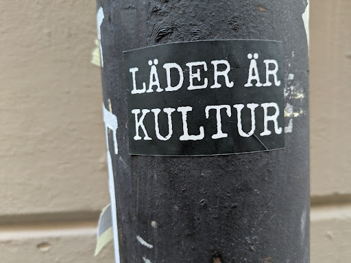 Street sticker Stockholm L&Auml;DER &Auml;R KULTUR