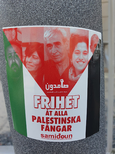 Street sticker Stockholm FRIHET ?T ALLA PALESTINSKA F?NGAR samidoun