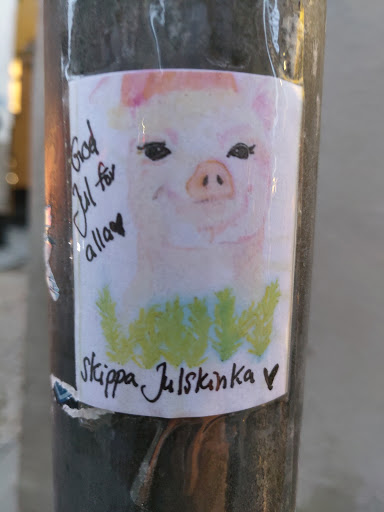 Street sticker God jul f&ouml;r alla. Skippa julskinka ism