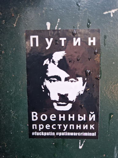 Street sticker Путин Военный преступник