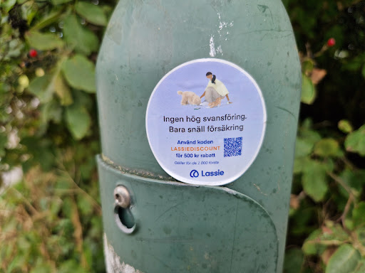 Street sticker Stockholm Ingen h&ouml;g svansf&ouml;ring. Bara sn&auml;ll f&ouml;rs&auml;kring Anv&auml;nd koden LASSIEDISCOUNT f&ouml;r 500 kr rabatt Gerfor de 2000 Lassie