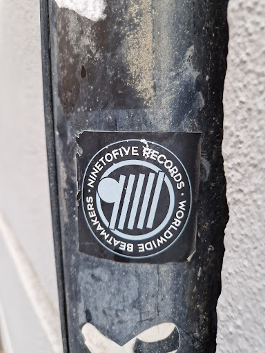Street sticker Stockholm NINETOFIVE BEATMAKERS RECORDS WORLDWIDE