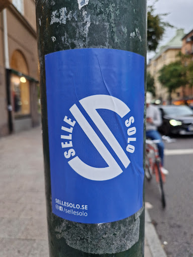 Street sticker SELLE SOLO SELLESOLO.SE <a class="a-tag" href="https://www.instagram.com/sellesolo/">https://www.instagram.com/sellesolo/</a> <a class="a-tag" href="https://www.sellesolo.se/">https://www.sellesolo.se/</a>