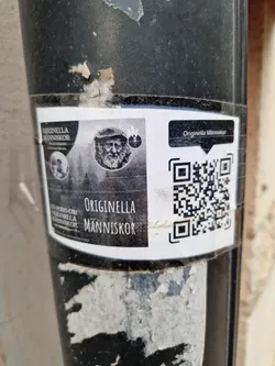 A sticker featuring a portrait of an older man with a beard and hat, along with text that says "Originella Människor" which translates to "Original People" in Swedish.  There is also a QR code.