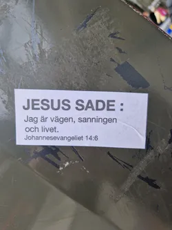 A sticker with a religious quote in Swedish. The quote is from the Gospel of John 14:6.
