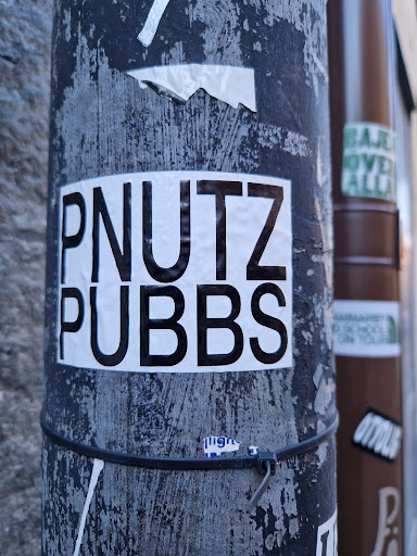 Street sticker Stockholm PNUTZ PUBBS