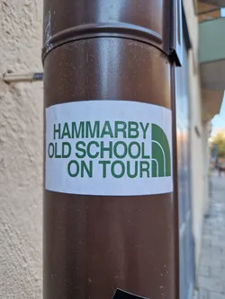 Street sticker A sticker featuring the text "HAMMARBY OLD SCHOOL ON TOUR" in green lettering on a white background.  The design is reminiscent of outdoor apparel branding.