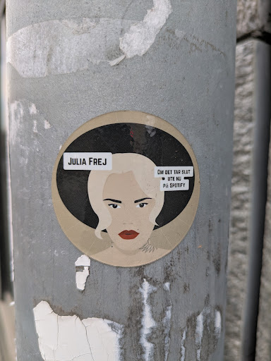 Street sticker Stockholm JULIA FREJ 0M DET TAR SLUT UTE NU Pa SPOTIFY