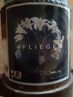 Sticker featuring a dark background with white lilies and the text "4FLIEGEN". There is a small logo in the bottom left corner, suggesting a social media presence, and a website address at the bottom.