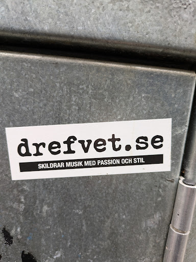 Street sticker Stockholm drefvet.se SKILDRAR MUSIK MED PASSION OCH STIL