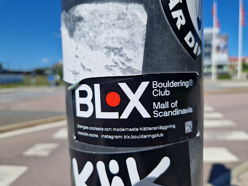 Street sticker Stockholm R DI BLX Bouldering&reg; Club Mall of Scandinavia Sveriges coolaste och modernaste kl&auml;tteranl&auml;ggning www.blx.rocks instagram: blx.boulderingclub