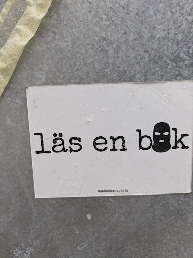 Street sticker Stockholm l&auml;s en b k @nobooksnoparty