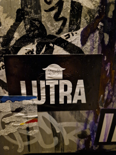 Street sticker LUTRA