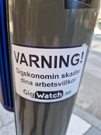 Street sticker Stockholm WARNING! Gigekonomin skadar dina arbetsvillkor GigWatch.se