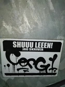 Black and white sticker with graffiti-style text. The text on the top says "SHUUU LEEEN! JAG SKRIVER" and the main text is a stylized "Congi" with dripping paint effect.