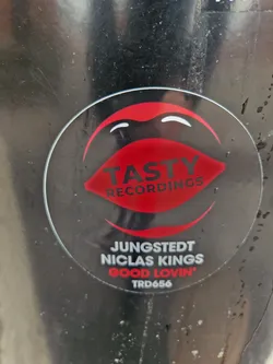 Street sticker Round black and red sticker with the Tasty Recordings logo and the song information: Jungstedt Niclas Kings - Good Lovin' TRD656