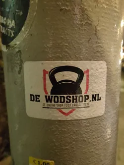 A sticker advertising De WODshop.nl, an online shop for crossfitters. The sticker features a kettlebell and the website address.
