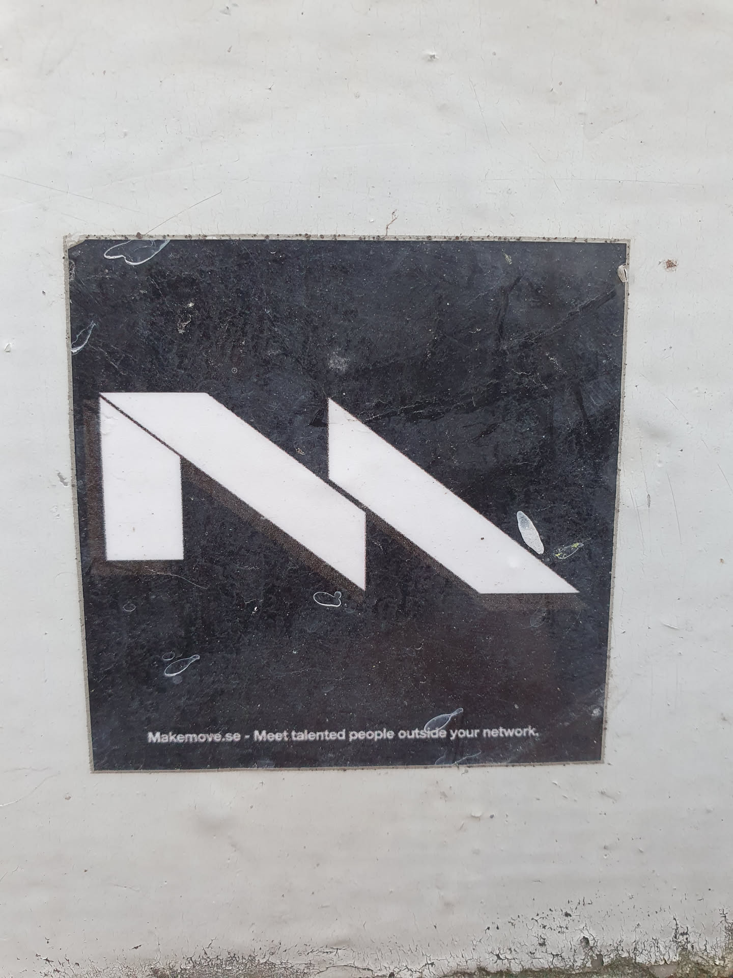 A black and white sticker with a stylized letter 'N' and the text 'Makemove.se - Meet talented people outside your network'.