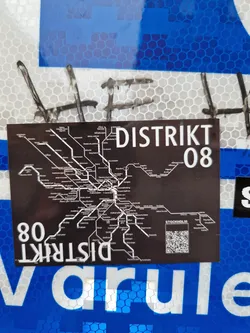 A black and white sticker featuring a map of the Stockholm public transport network in District 08.  The sticker includes the text 'DISTRIKT 08' and a QR code.