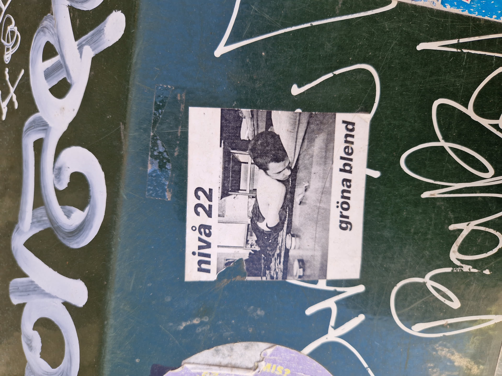 A black and white photo sticker depicting a person bending over. The sticker has text on the side that says 'niva 22' and 'groina blend'.