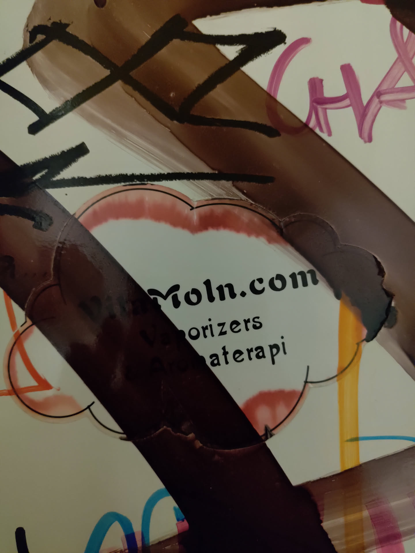 A sticker featuring the website Moln.com, advertising vaporizers and waterapi. The sticker is slightly damaged and partially obscured by other markings.