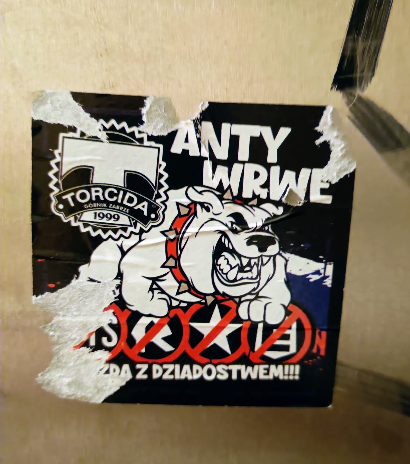 A sticker featuring a bulldog illustration and the text "ANTY WRWE" and "Torcida Gornik Zabrze 1999". The sticker also has crossed-out symbols and the phrase "Z DZIADOSTWEM!!!"