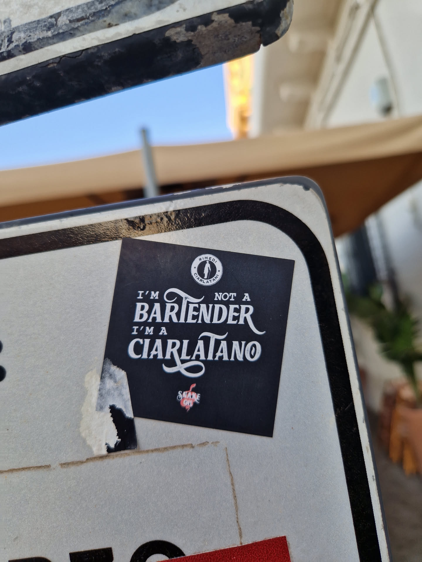Black sticker with white text. It says: "I'm not a bartender I'm a Ciarlatano". There is a small logo in the bottom right corner.